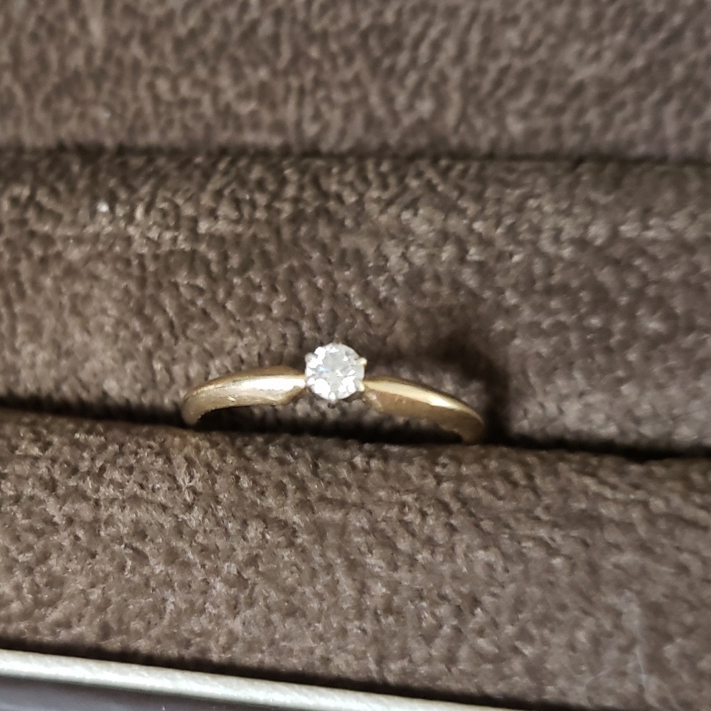 wedding/engagement ring